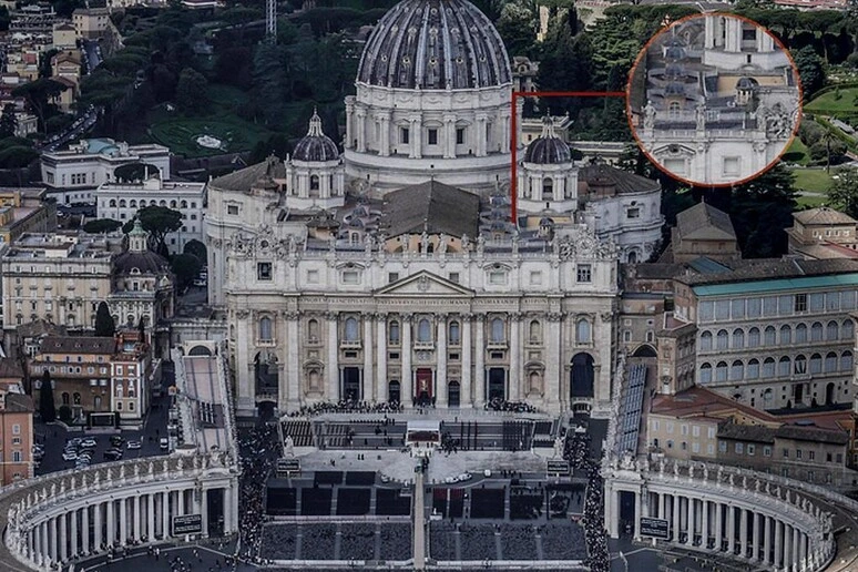 Sedie e tavolini, un bistrot sui tetti di San Pietro