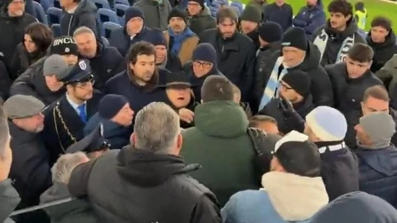 La notte folle di Lotito, litiga con un tifoso e attacca: “Che devo fare, sparare agli arbitri?”
