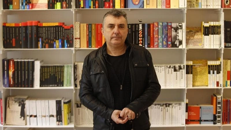 Manuel Vilas: “Critici, non siate snob: anche noi scrittori dobbiamo mangiare”