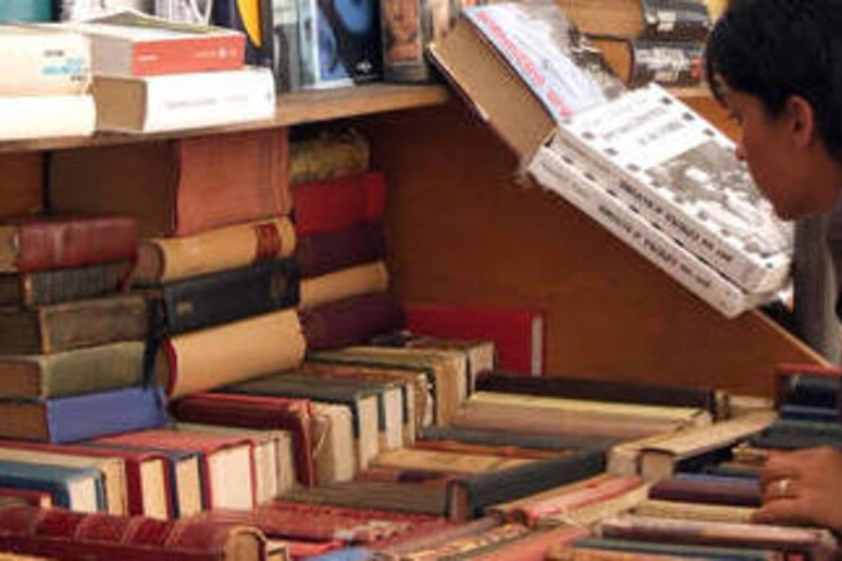 In crisi le storiche librerie francesi Gibert, il rilancio con i libri usati