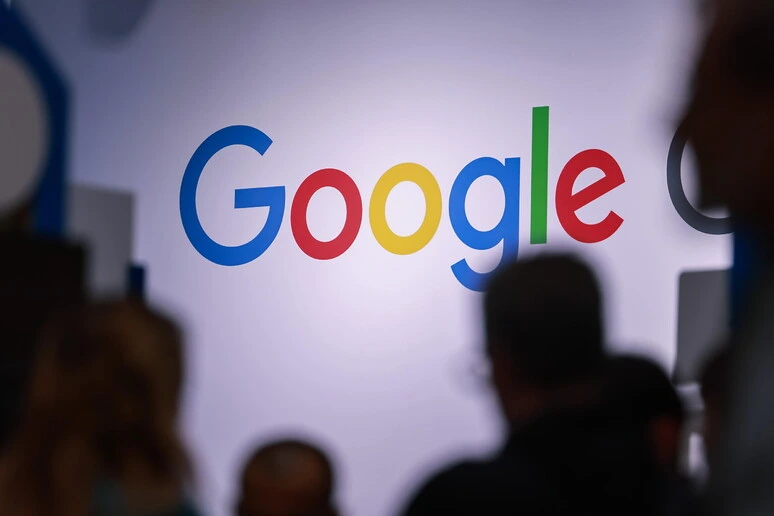 Google, un modulo per chiedere aiuto se si conversa con l'IA