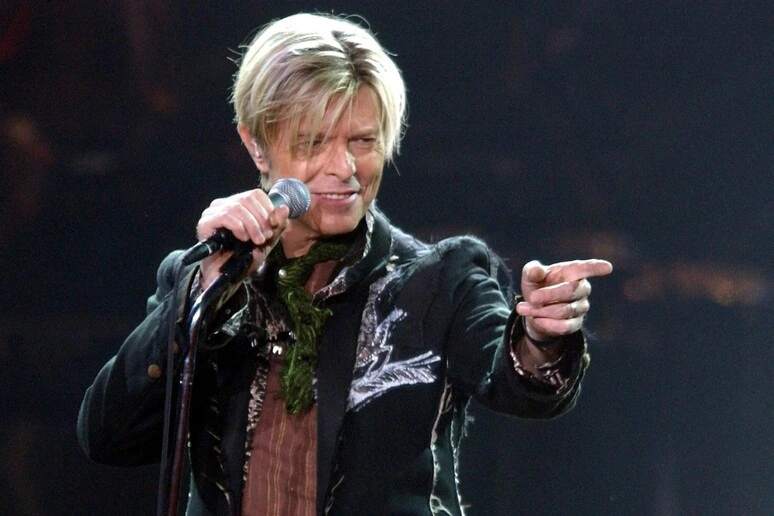 Dieci anni fa moriva David Bowie, resta un'icona senza tempo