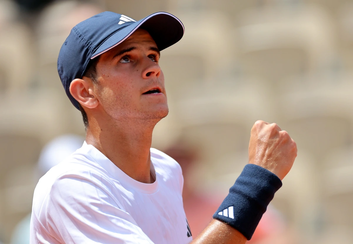Jódar remonta para vencer a Michelsen y aprende una valiosa lección en Roland Garros