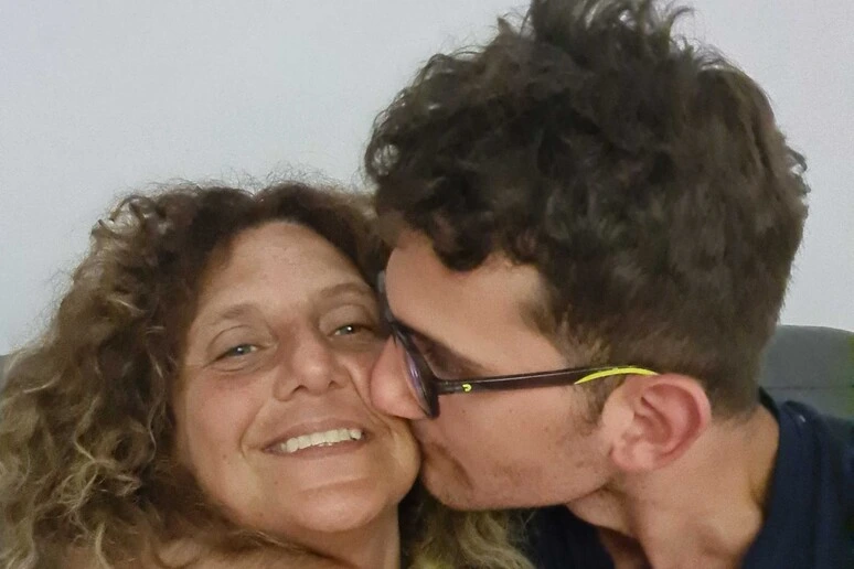 'Una mano che cambia il mondo', nuovo singolo per MagoS