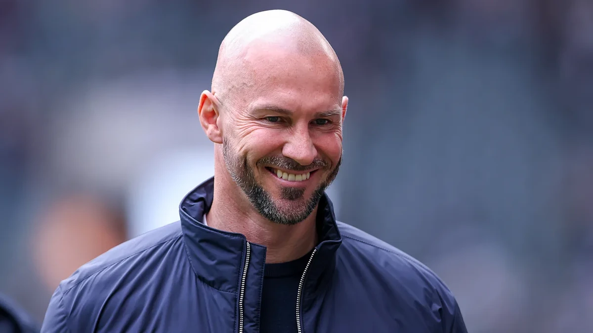 Fußball: Bundesliga-Trainer verlängert Vertrag