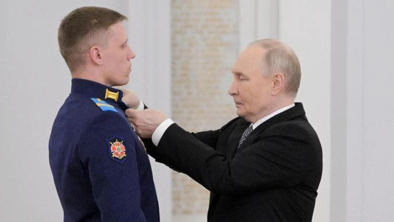 Putin attacca: “Non rivoglio l’Urss ma per la storia il Donbass è nostro”