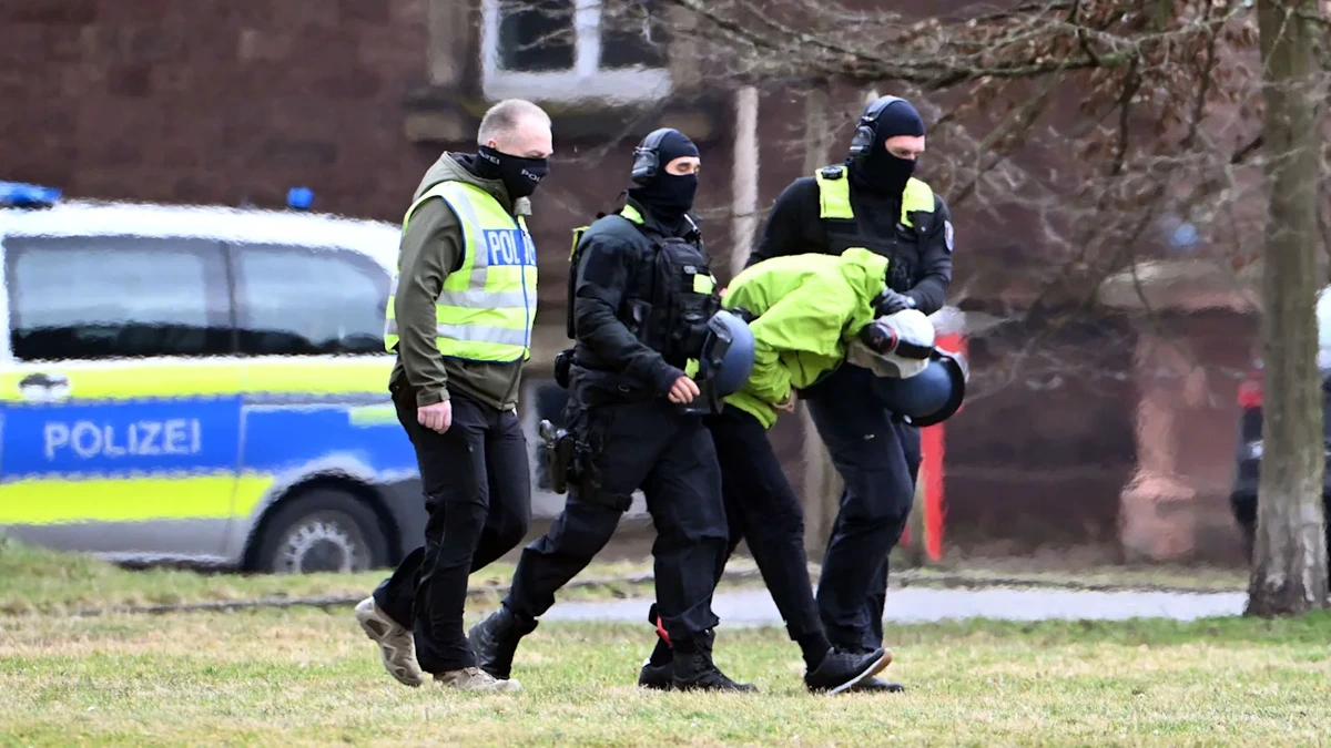 Nach Attentat: Neue Durchsuchungen nach Anschlag am Holocaust-Mahnmal