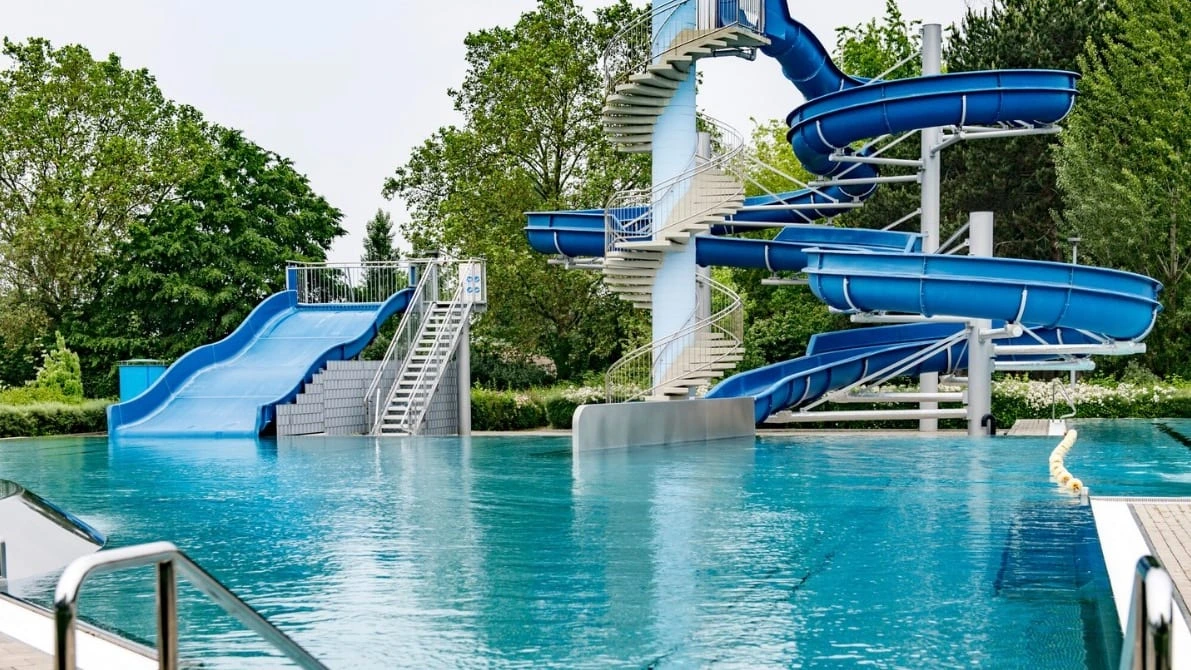 Tragödie beim Baden: Kind (4) stirbt in Freibad