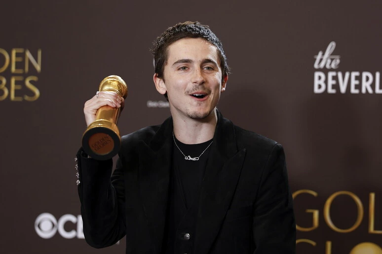 Golden Globe, vincono 'Una battaglia dietro l'altra' e 'Hamnet'. Buckley e Moura miglior attori, statuetta anche a Chalamet
