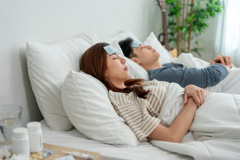 Sleepscrolling e altri disastri, come dormire di più e meglio