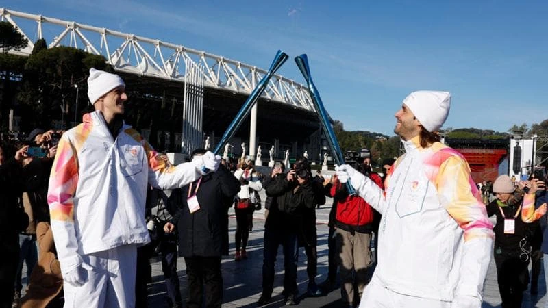 La fiamma olimpica è partita, Polonara tra i tedofori: “Emozionante essere qui in piedi”