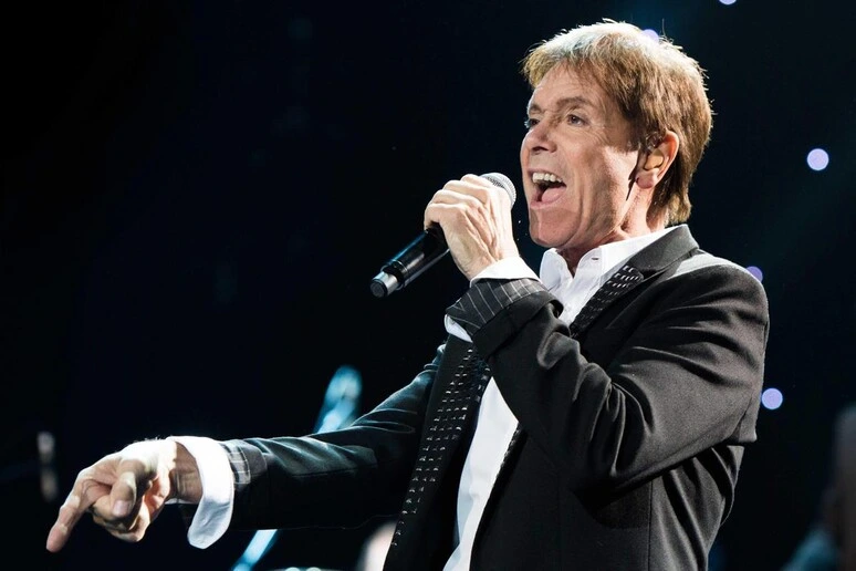 Cliff Richard rivela le cure per un cancro alla prostata dopo il discorso di re Carlo