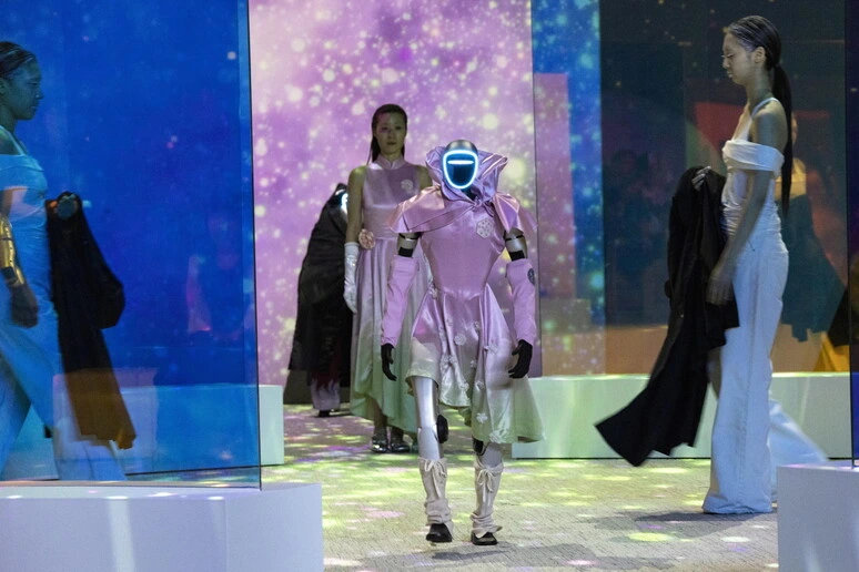 Se la modella in passerella è un robot umanoide