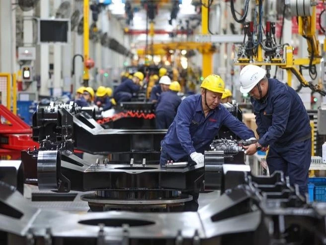 Europa, mossa anti-Cina: l’Italia e altri quattro Paesi Ue chiedono una stretta commerciale contro la sovrapproduzione cinese