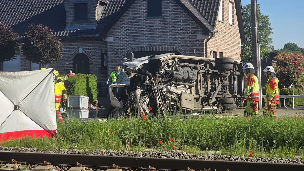 Zug knallt auf Schulbus: Mehrere Tote in Belgien