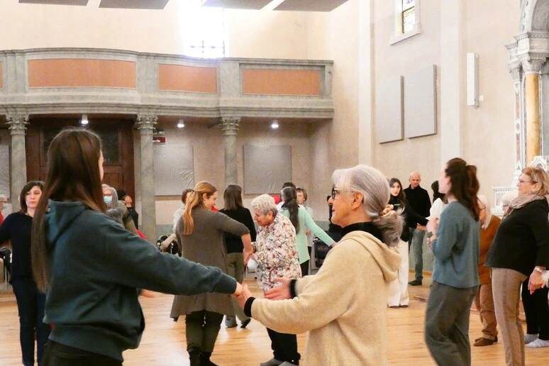 Ballare con il Parkinson, a Palazzo Buonaccorsi di Macerata c'è 'Sinfonia del caos'