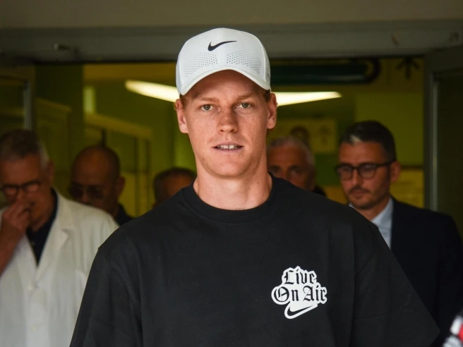 Sinner torna ad allenarsi in vista di Wimbledon: in campo con Rune a Montecarlo. Cobolli parte male sull'erba: ko ad Halle con Tiafoe