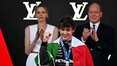 Antonelli vince a Monaco davanti a Hamilton e Hadjar, Leclerc fuori per incidente, Russell 13°. Ritiri di Verstappen e Norris