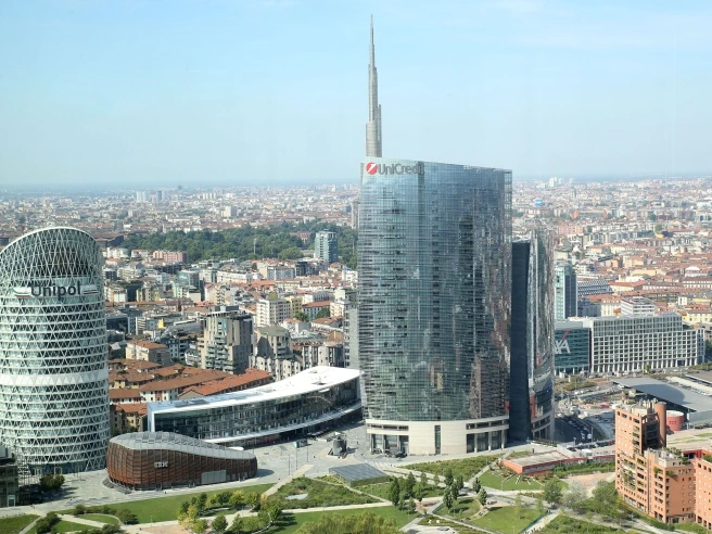 Unicredit, tempi supplementari: quali sono i prossimi passaggi. E Commerzbank attacca: «Sospetti sulle azioni consegnate»