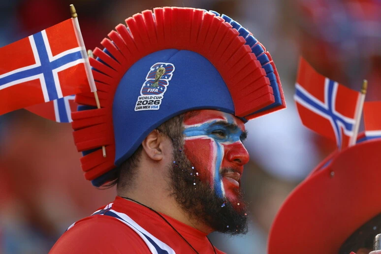 Mondiali: i tifosi della Norvegia invadono New York, la remata vichinga a Times Square