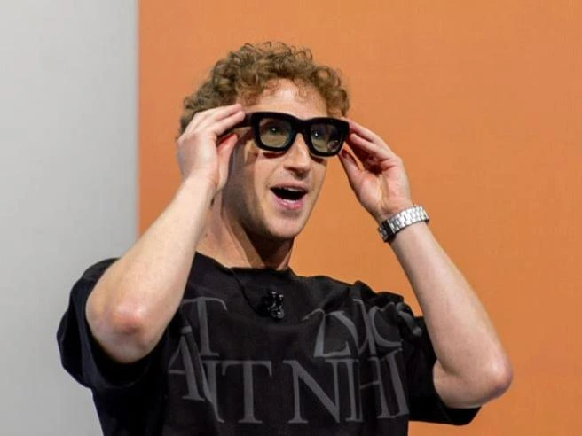 Essilorluxottica concentra ad Agordo la produzione degli occhiali intelligenti (al posto di quelli classici)
