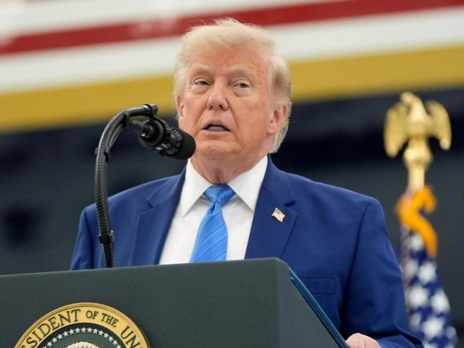 Trump ricomincia a minacciare l’Europa: «Dazi al 100% a chi impone la digital tax alle aziende Usa»