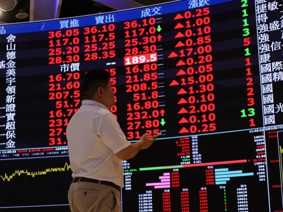 Borse e petrolio 15 giugno quotazioni in diretta | Volano gli indici e crolla il barile: l’effetto dell’accordo di pace sui mercati
