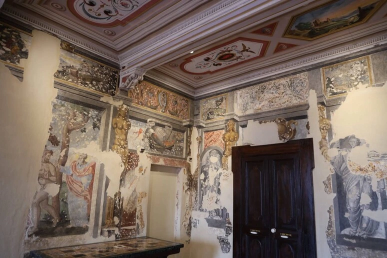 Casa Leopardi, a Recanati riaffiora un ciclo di affreschi nascosto per secoli