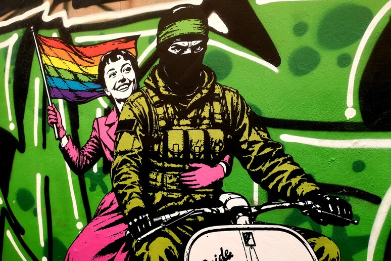 Roma Pride, Audrey Hepburn e un miliziano di Hamas nel murale di aleXsandro Palombo