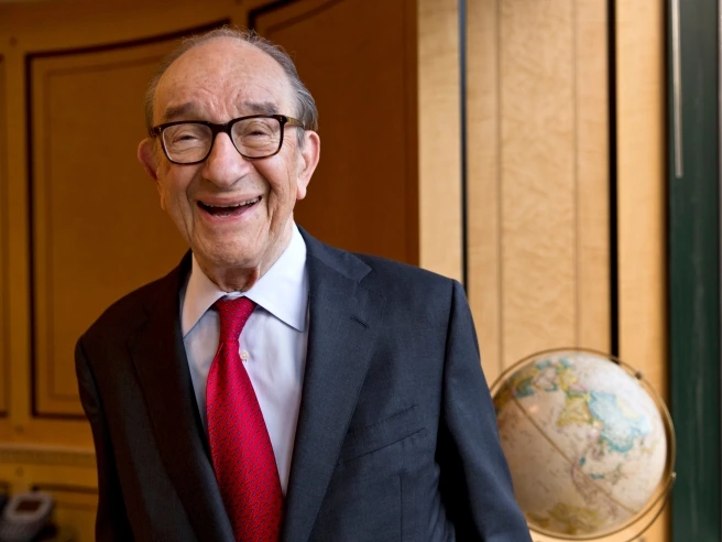 Addio ad Alan Greenspan: le 7 vite del banchiere centrale della finanza senza regole