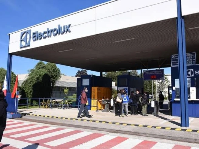 Electrolux, sospesi i 1.700 licenziamenti: arriva la tregua con 50 giorni per trattare
