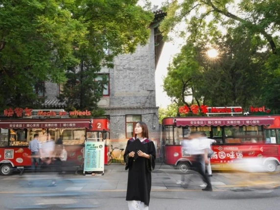 Cartolina dalla Cina / 1: Nel campus verde di Pechino dove i ragazzi sono già futuro