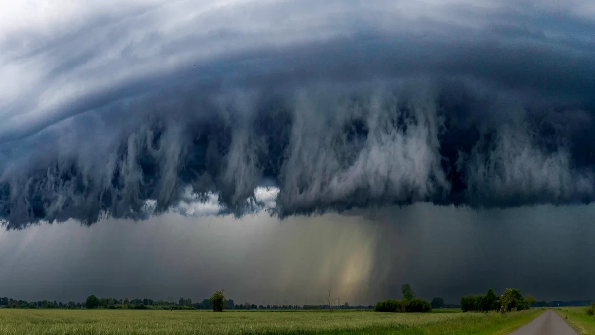 Donner, Blitze, Sturm und Hagel: Und DAS am Donnerstag!