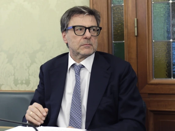 Mps, Giorgetti e l’offerta di Intesa: «Tesoro neutrale, ma possibili prescrizioni per il Golden Power»