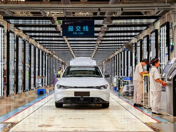 L’auto europea apre le fabbriche alle case cinesi: sono leali alleate o rivali temibili? La profezia di Musk