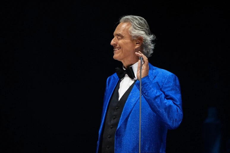 Bocelli canta 'Dna', inno dei Mondiali: 'Calcio onesto è bellezza che salva il mondo'