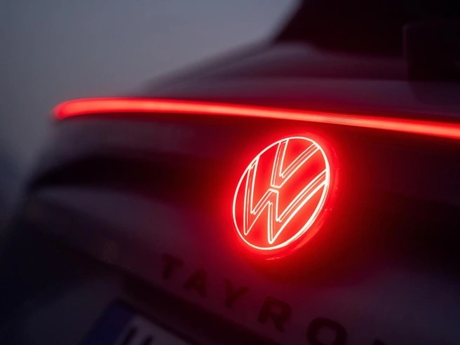 Volkswagen, piano choc: fino a 100 mila tagli e chiusura di fabbriche per rilanciare il gruppo. Che succede al colosso dell’auto?