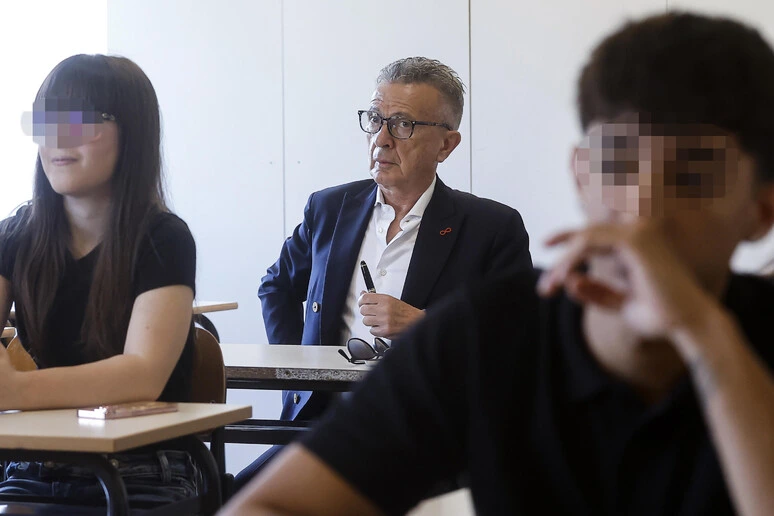 Pupo tra il mezzo milione di studenti ad affrontare l'esame di maturità