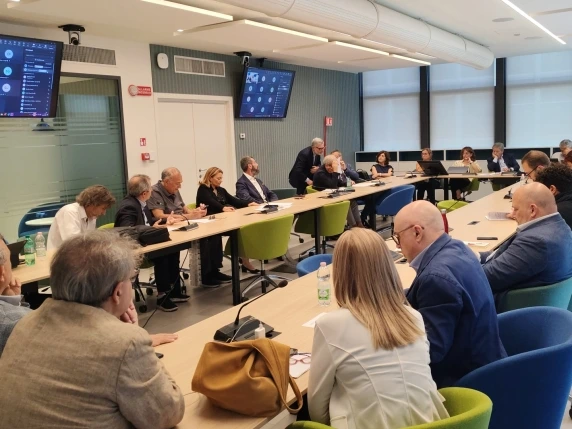 Firmato il nuovo contratto dei dipendenti dei ministeri: aumenti fino a 221 euro al mese, permessi per gli screening sopra i 50 anni