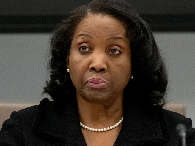La Corte Suprema blocca Trump: no al licenziamento della governatrice della Fed Lisa Cook