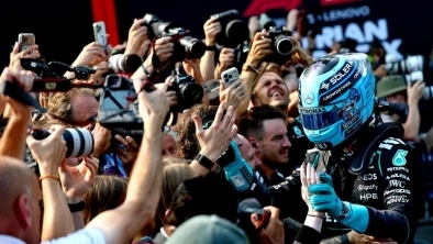 F1 Gp Austria, la gara in diretta. Vince Russell davanti a Verstappen e Antonelli. Male le Ferrari: Hamilton quinto e Leclerc ottavo