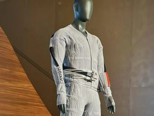 Prada veste gli astronauti della missione Nasa: il made in Italy arriva sulla Luna