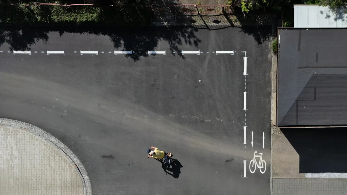 Deutschlands verrücktester Radweg hat 90-Grad-Kurve mit Gegenverkehr