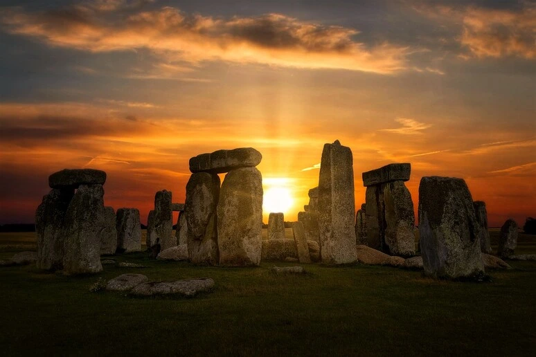 L’enorme pietra dell’altare di Stonehenge è stata trasportata da esseri umani