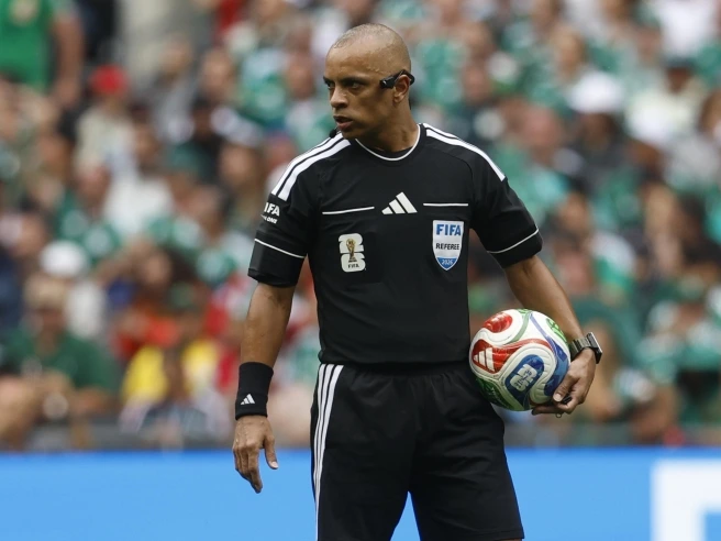 Arbitri, Var e problemi tecnici: è il Mondiale delle polemiche. E la Fifa si scusa
