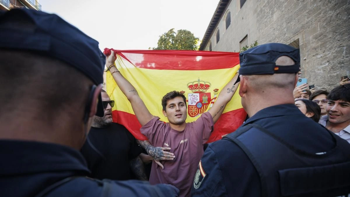 Facua denuncia a Vito Quiles ante Protección de Datos por “poner su seudomedio a nombre de una sociedad que no existe”