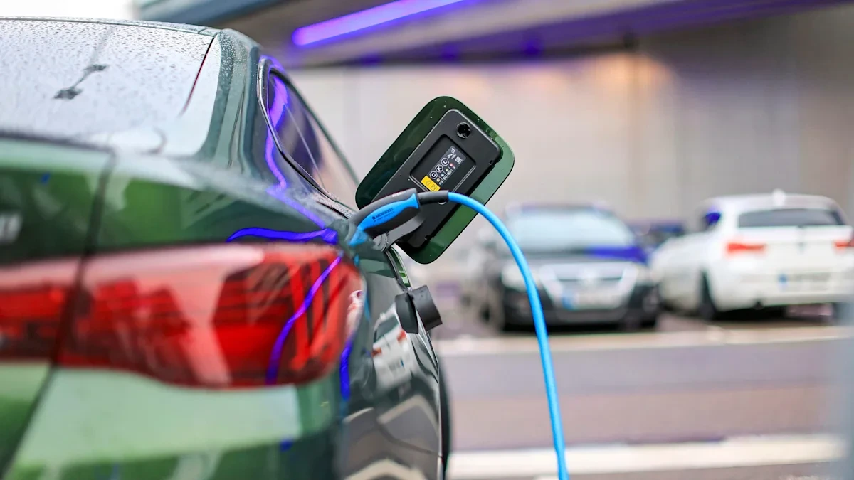 Neuzulassungen von E-Autos steigen um fast 80 Prozent