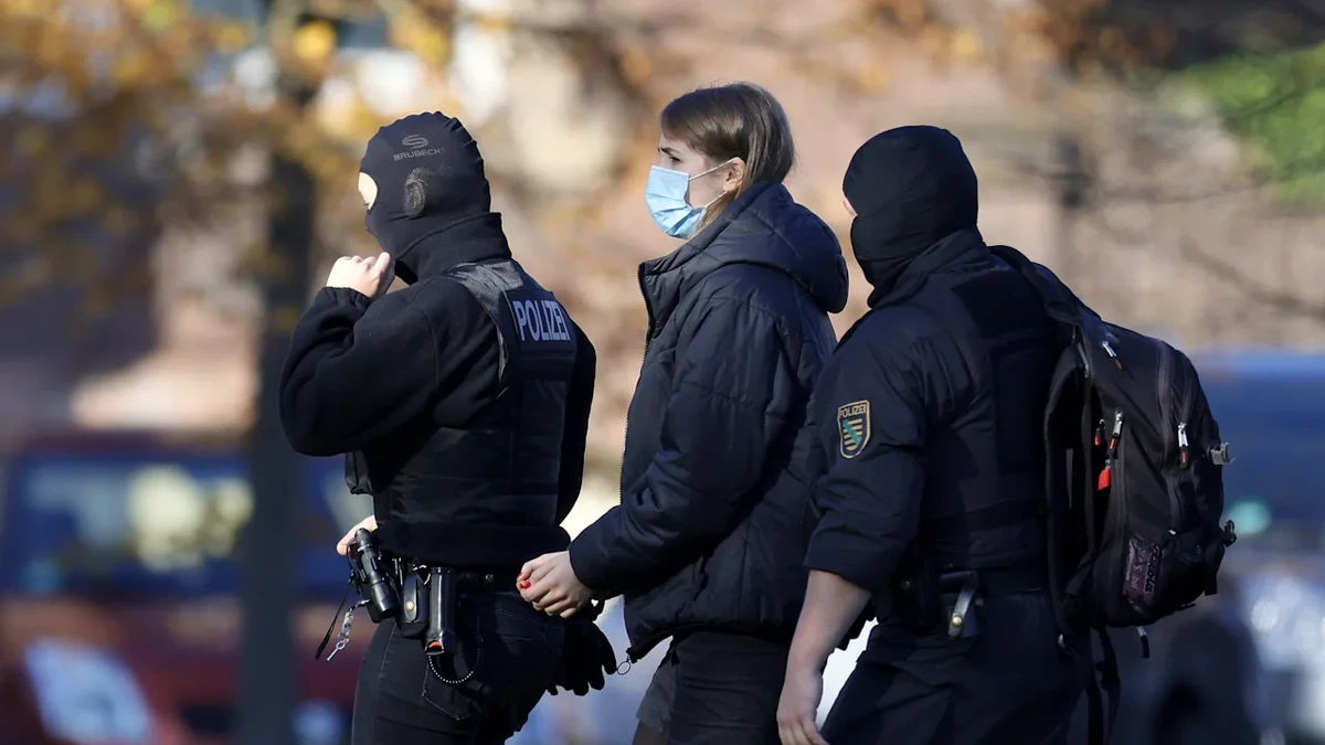 Hammerbande-Terroristin: Linksextremistin Lina E. muss in Beugehaft