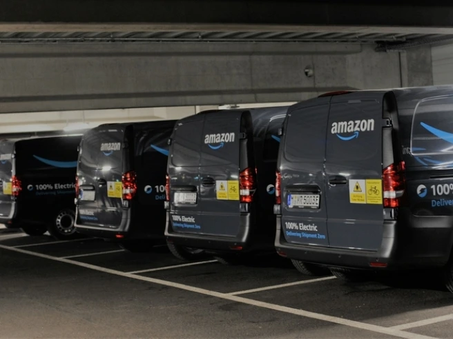 Amazon supera per la prima volta i 3 mila miliardi di capitalizzazione di Borsa e diventa una «Big Five»