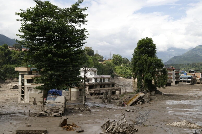 L'Istituto geologico statunitense: 'L'alluvione in Nepal causata dal crollo di un ghiacciaio'